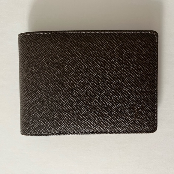 Louis Vuitton Taiga Leather Tri-Fold Multiple Wallet (brown). New never used!!! - Picture 3 of 8